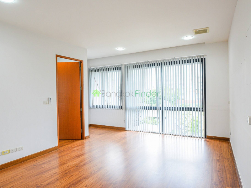 Thonglor, Bangkok, Thailand, 4 Bedrooms Bedrooms, ,4 BathroomsBathrooms,Town House,For Rent,6892