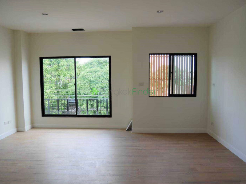 Sukhumvit 101/1, Bangkok, Thailand, 6 Bedrooms Bedrooms, ,2 BathroomsBathrooms,House,For Sale,6901