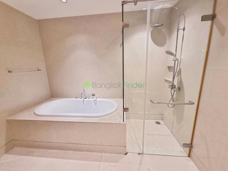 Sukhumvit, Bangkok, Thailand, 1 Bedroom Bedrooms, ,2 BathroomsBathrooms,Condo,For Rent,The Emporio,6909