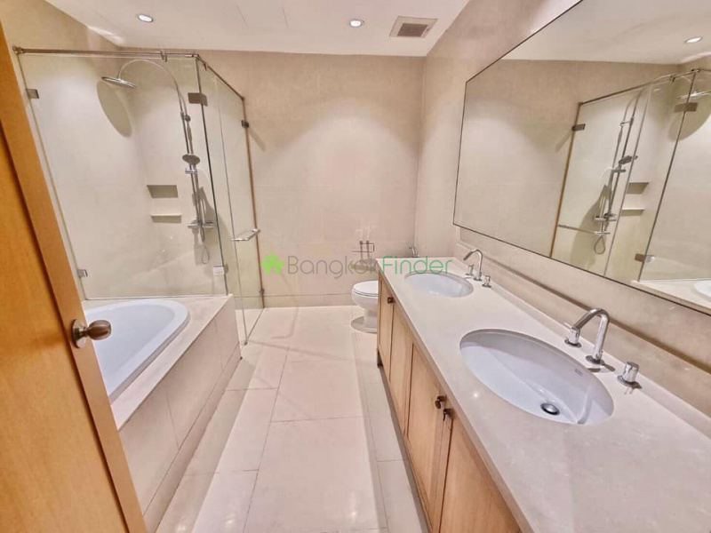 Sukhumvit, Bangkok, Thailand, 1 Bedroom Bedrooms, ,2 BathroomsBathrooms,Condo,For Rent,The Emporio,6909