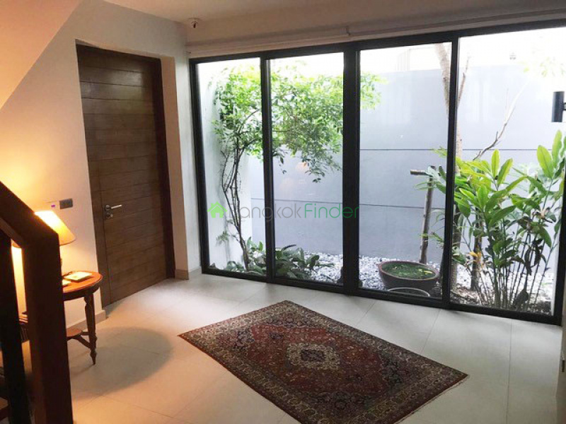 Phromphong, Bangkok, Thailand, 3 Bedrooms Bedrooms, ,3 BathroomsBathrooms,Town House,For Rent,6910