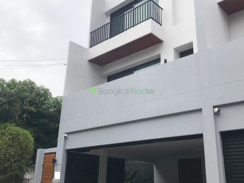 Phromphong, Bangkok, Thailand, 3 Bedrooms Bedrooms, ,3 BathroomsBathrooms,Town House,For Rent,6910