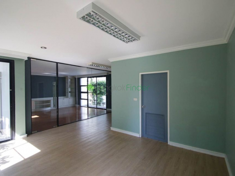 Ekamai, Bangkok, Thailand, 4 Bedrooms Bedrooms, ,4 BathroomsBathrooms,House,For Rent,6938