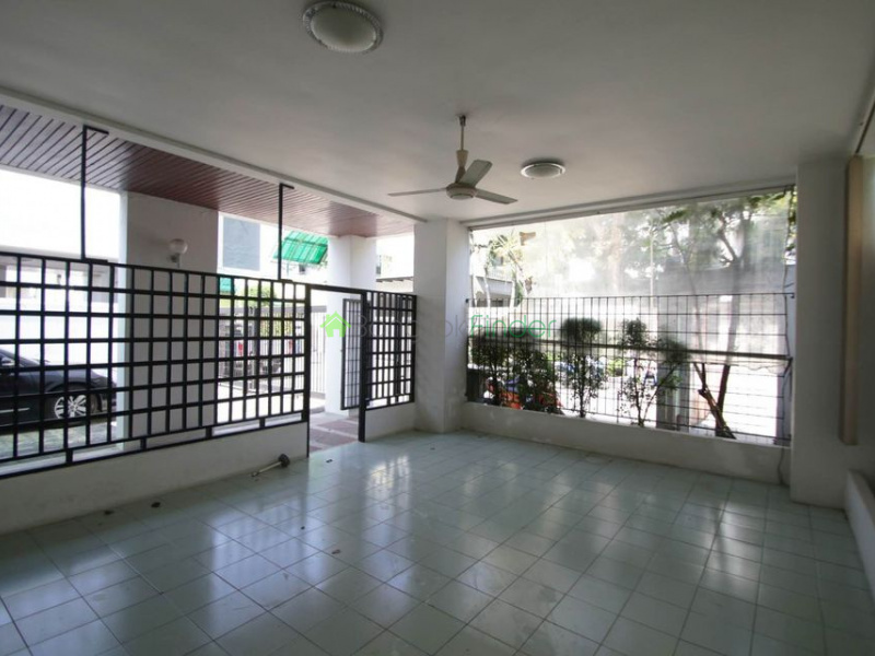 Ekamai, Bangkok, Thailand, 4 Bedrooms Bedrooms, ,4 BathroomsBathrooms,House,For Rent,6938