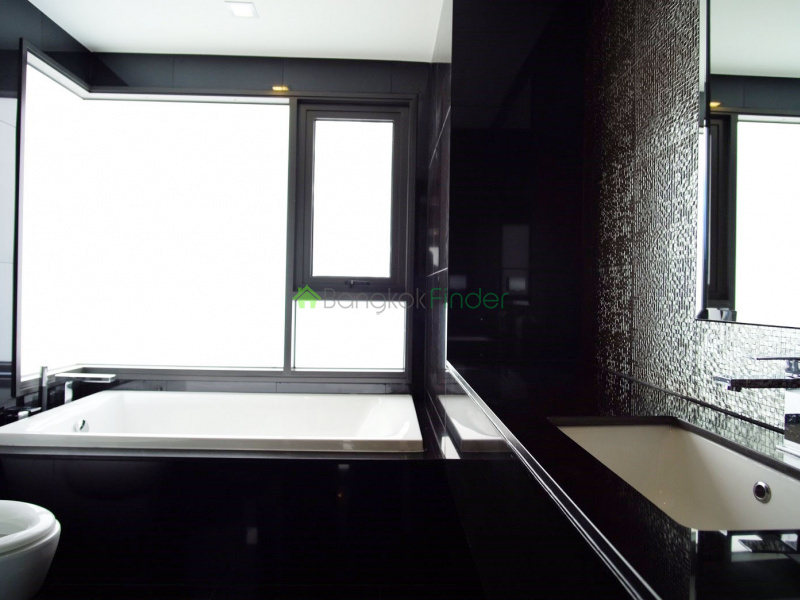 Sukhumvit 36, Bangkok, Thailand, 2 Bedrooms Bedrooms, ,2 BathroomsBathrooms,Condo,For Rent,Rhythm Sukhumvit 36-38,6940