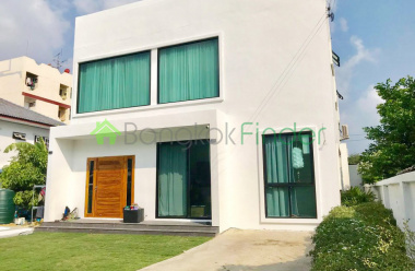 Udomsuk, Bangkok, Thailand, 5 Bedrooms Bedrooms, ,3 BathroomsBathrooms,House,For Rent,6944