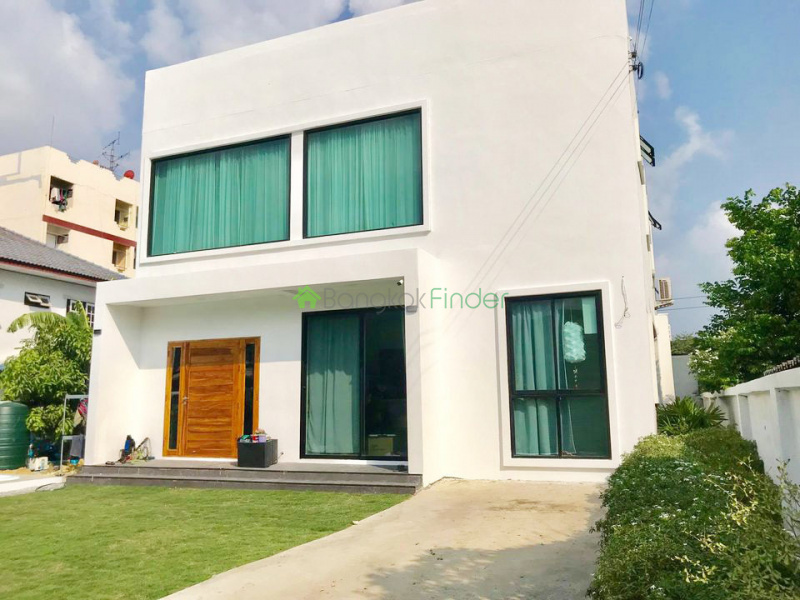 Udomsuk, Bangkok, Thailand, 5 Bedrooms Bedrooms, ,3 BathroomsBathrooms,House,For Rent,6944