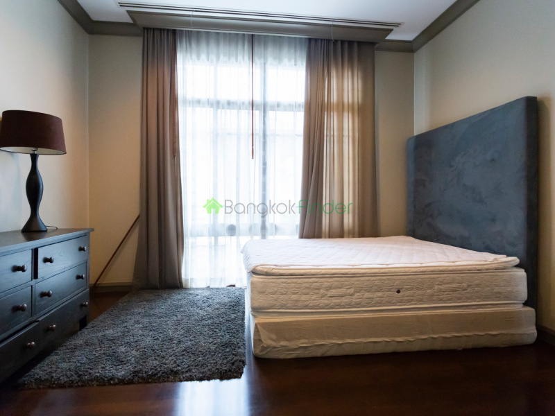 Phra Kanong, Bangkok, Thailand, 4 Bedrooms Bedrooms, ,5 BathroomsBathrooms,House,For Rent,6988