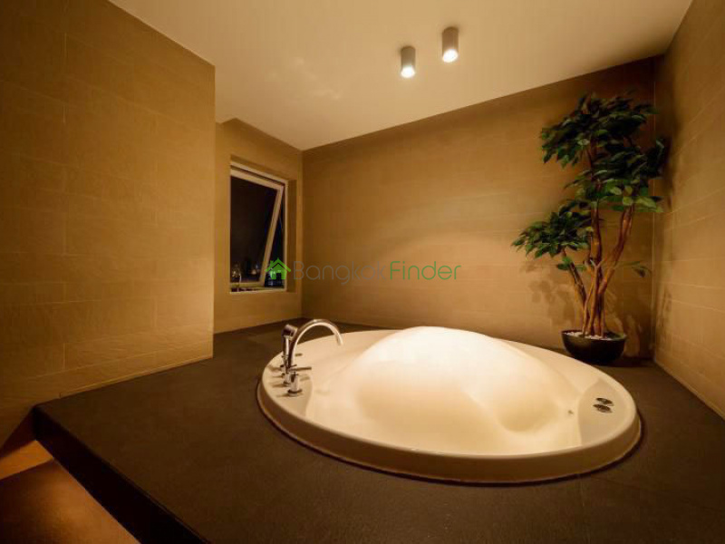 Ekamai, Bangkok, Thailand, 4 Bedrooms Bedrooms, ,5 BathroomsBathrooms,Condo,For Rent,Phatsana Garden,7081