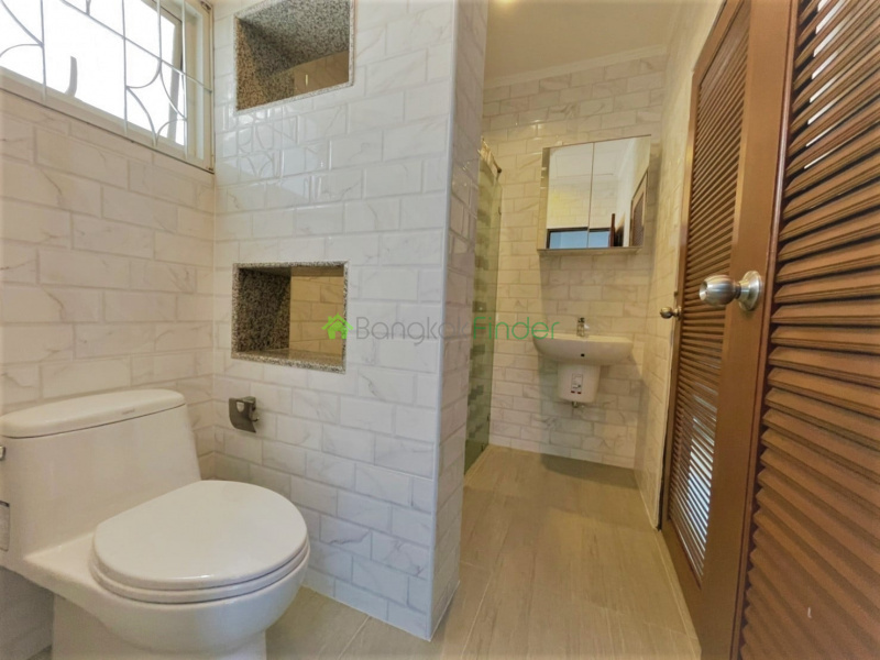 Pattanakarn, Bangkok, Thailand, 3 Bedrooms Bedrooms, ,3 BathroomsBathrooms,House,For Rent,7121