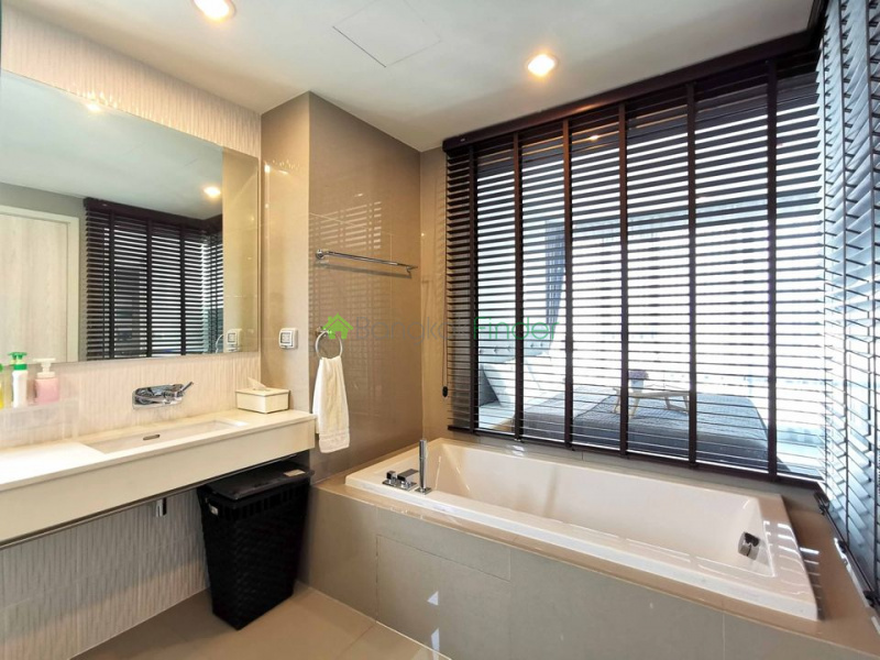 Ekamai, Bangkok, Thailand, 2 Bedrooms Bedrooms, ,2 BathroomsBathrooms,Condo,For Rent,Rhythm Sukhumvit 42,7320