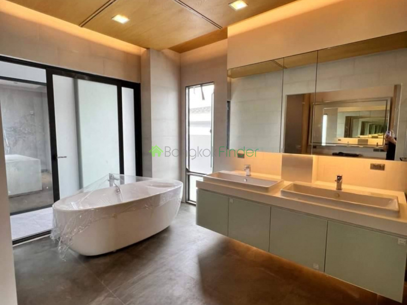 Ratchadapisek, Bangkok, Thailand, 5 Bedrooms Bedrooms, ,6 BathroomsBathrooms,House,For Sale,7330