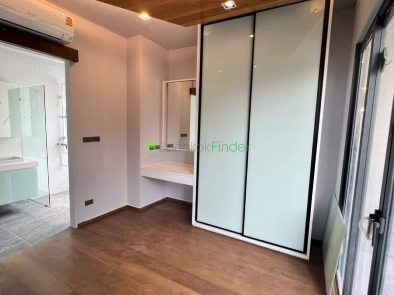 Ratchadapisek, Bangkok, Thailand, 5 Bedrooms Bedrooms, ,6 BathroomsBathrooms,House,For Sale,7330