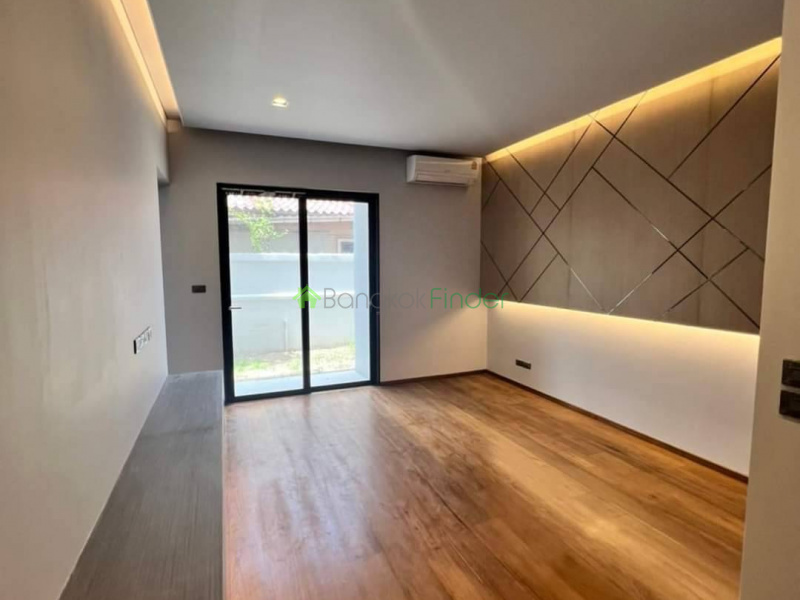 Ratchadapisek, Bangkok, Thailand, 5 Bedrooms Bedrooms, ,6 BathroomsBathrooms,House,For Sale,7330