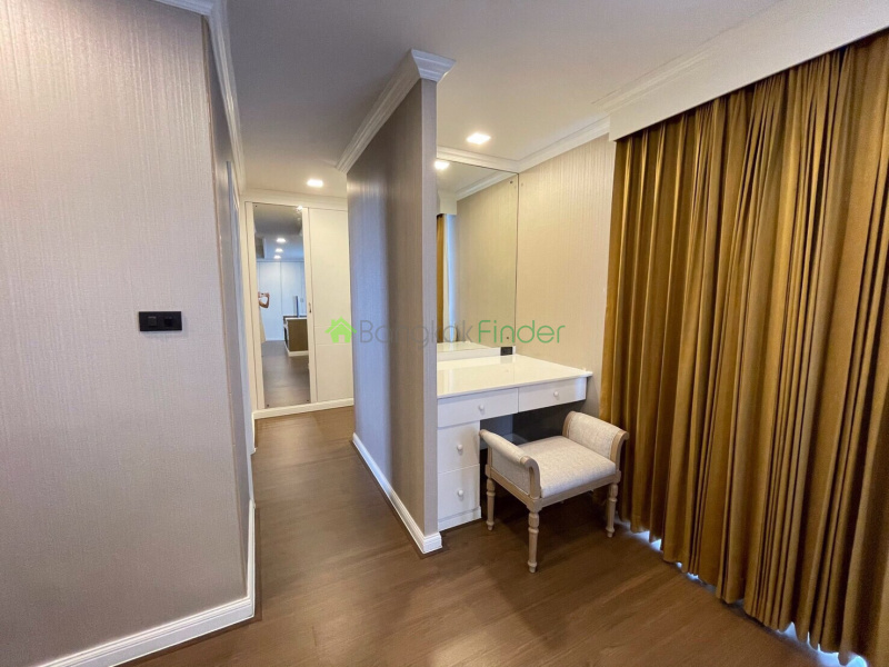 Soi Charoen Chai, Ekamai, Bangkok, Thailand 10110, 4 Bedrooms Bedrooms, ,4 BathroomsBathrooms,Condo,For Rent,Oriental Tower,23,7334