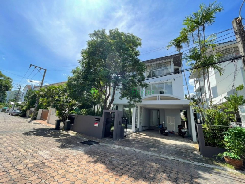 Sukhumvit-Phra Kanong, Phra Khanong, Bangkok, Thailand, 4 Bedrooms Bedrooms, ,4 BathroomsBathrooms,House,For Sale,Sukhumvit-Phra Kanong,7370