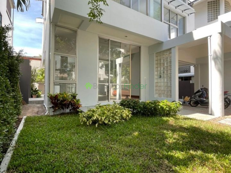 Sukhumvit-Phra Kanong, Phra Khanong, Bangkok, Thailand, 4 Bedrooms Bedrooms, ,4 BathroomsBathrooms,House,For Sale,Sukhumvit-Phra Kanong,7370