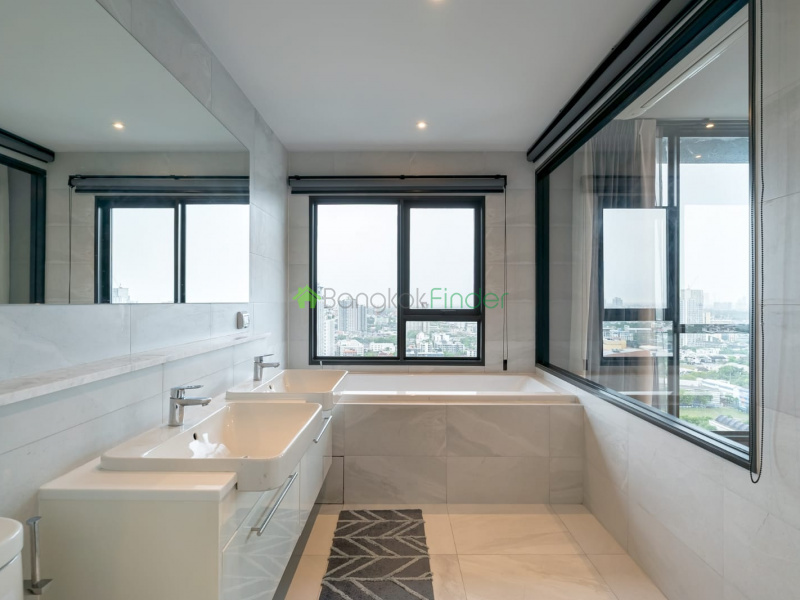 Ekamai, Bangkok, Thailand, 3 Bedrooms Bedrooms, ,3 BathroomsBathrooms,Condo,For Sale,Rhythm Ekamai,7490