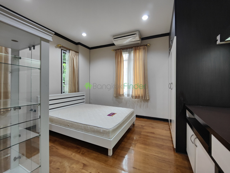Ekamai, Bangkok, Thailand, 4 Bedrooms Bedrooms, ,4 BathroomsBathrooms,House,For Rent,7494