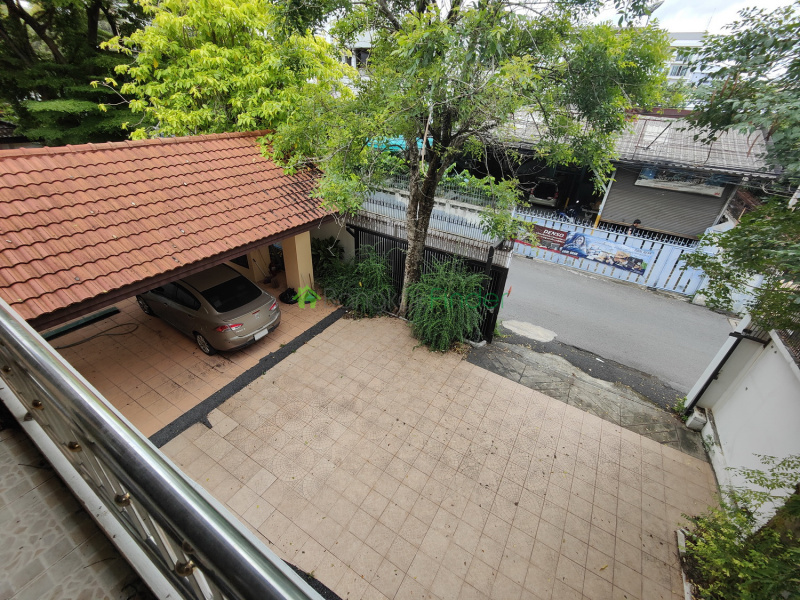 Ekamai, Bangkok, Thailand, 4 Bedrooms Bedrooms, ,4 BathroomsBathrooms,House,For Rent,7494