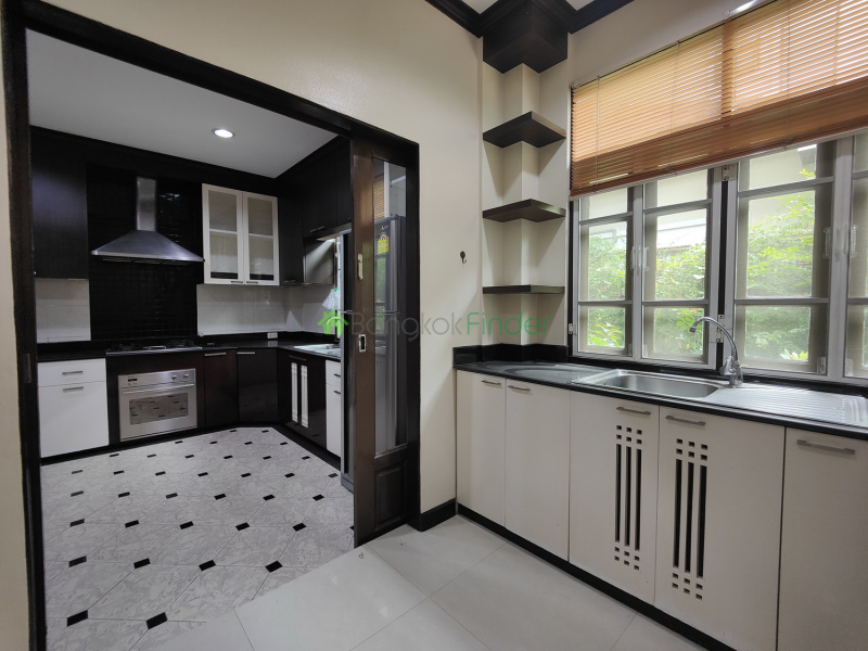 Ekamai, Bangkok, Thailand, 4 Bedrooms Bedrooms, ,4 BathroomsBathrooms,House,For Rent,7494