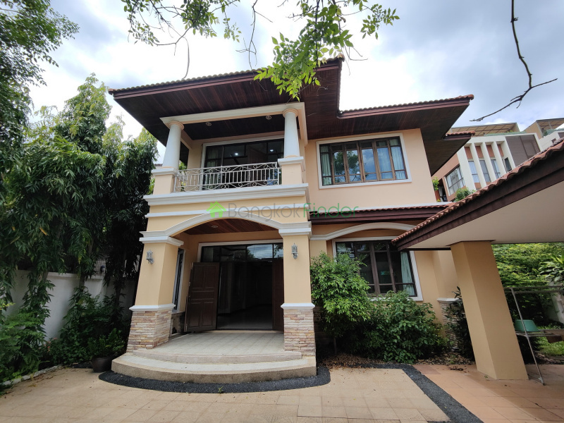 Ekamai, Bangkok, Thailand, 4 Bedrooms Bedrooms, ,4 BathroomsBathrooms,House,For Rent,7494