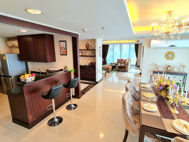 Phomphong, Bangkok, Thailand, 4 Bedrooms Bedrooms, ,5 BathroomsBathrooms,Apartment,For Rent,Piyathip Place,7545