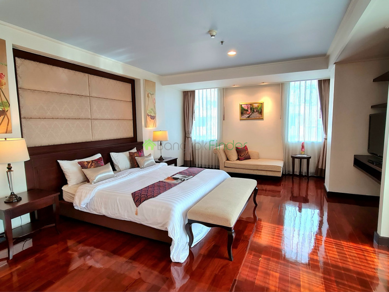 Phomphong, Bangkok, Thailand, 4 Bedrooms Bedrooms, ,5 BathroomsBathrooms,Apartment,For Rent,Piyathip Place,7545