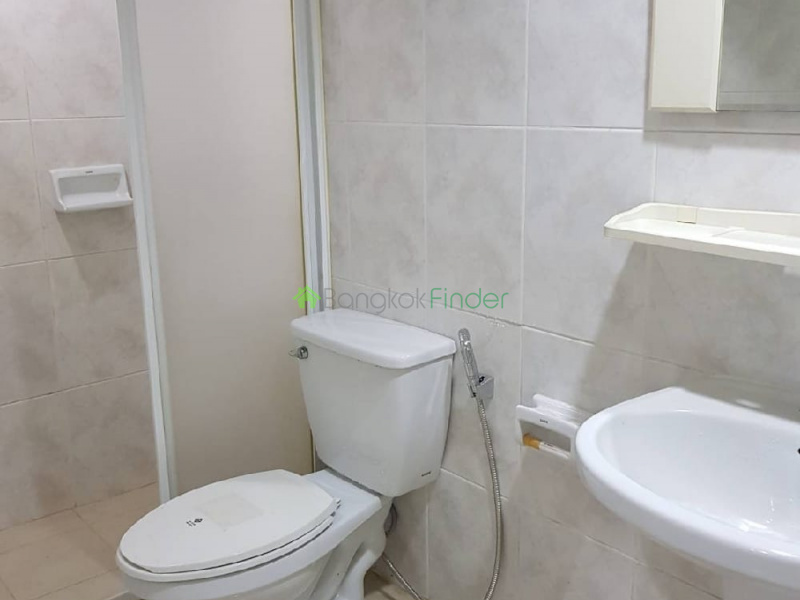 Phromphong, Bangkok, Thailand, 3 Bedrooms Bedrooms, ,3 BathroomsBathrooms,Condo,For Rent,Royal Castle,7567