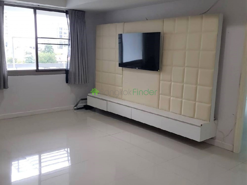 Phromphong, Bangkok, Thailand, 3 Bedrooms Bedrooms, ,3 BathroomsBathrooms,Condo,For Rent,Royal Castle,7567
