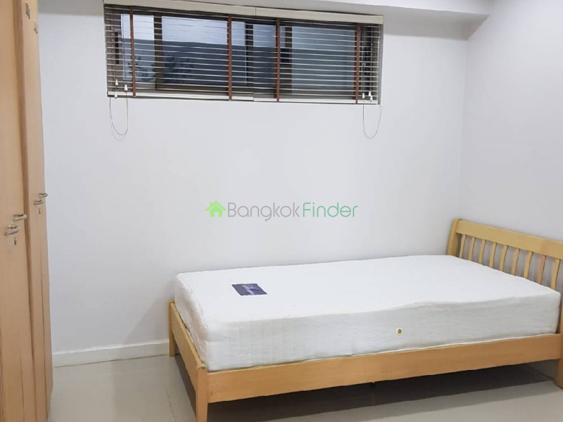 Phromphong, Bangkok, Thailand, 3 Bedrooms Bedrooms, ,3 BathroomsBathrooms,Condo,For Rent,Royal Castle,7567