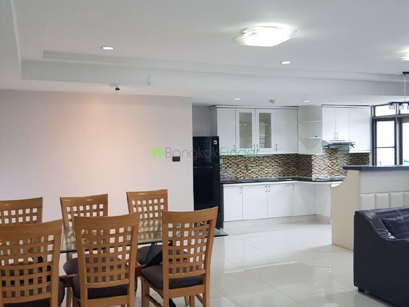 Phromphong, Bangkok, Thailand, 3 Bedrooms Bedrooms, ,3 BathroomsBathrooms,Condo,For Rent,Royal Castle,7567