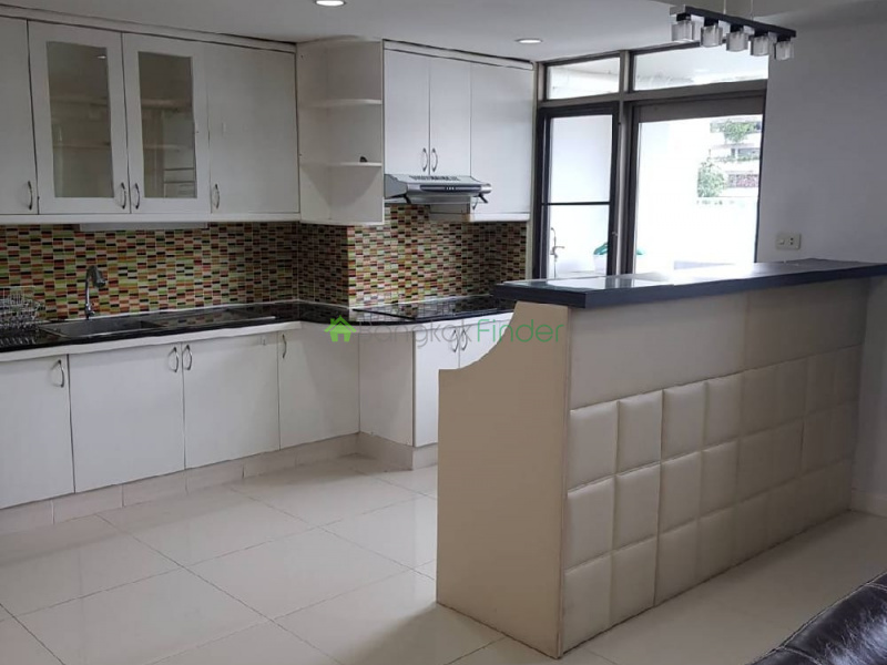 Phromphong, Bangkok, Thailand, 3 Bedrooms Bedrooms, ,3 BathroomsBathrooms,Condo,For Rent,Royal Castle,7567