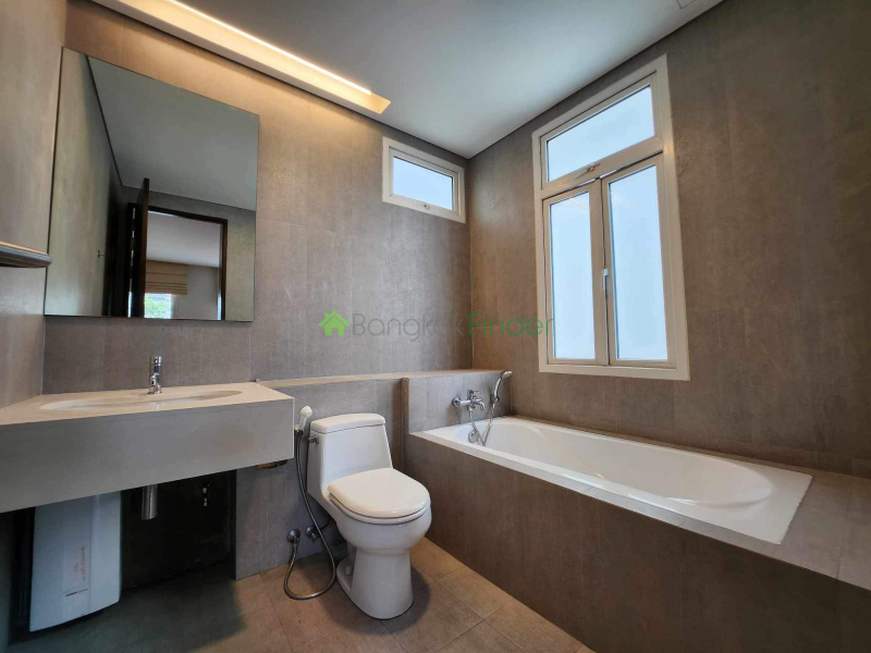 Phromphong, Bangkok, Thailand, 4 Bedrooms Bedrooms, ,4 BathroomsBathrooms,House,For Rent,7575