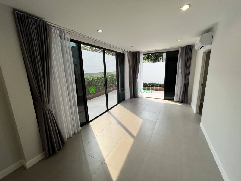 Phaholyothin 9, Bangkok, Thailand, 4 Bedrooms Bedrooms, ,4 BathroomsBathrooms,House,For Rent,7593