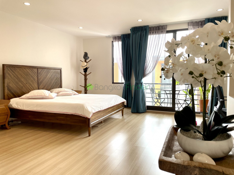 Pattanakarn, Pattanakarn, Bangkok, Thailand, 3 Bedrooms Bedrooms, ,4 BathroomsBathrooms,House,For Rent,Pattanakarn,7626