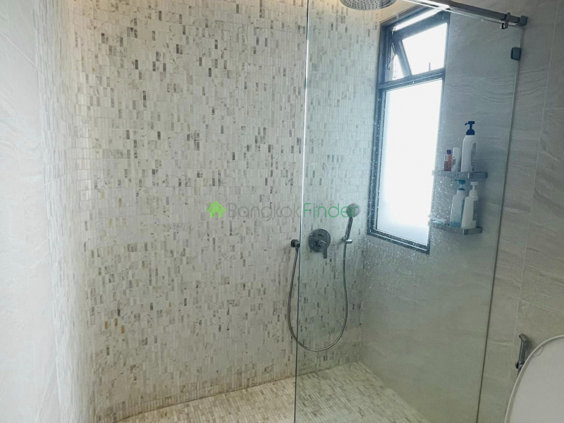 Ekamai, Bangkok, Thailand, 4 Bedrooms Bedrooms, ,5 BathroomsBathrooms,Condo,For Sale,Phatsana Garden,7712