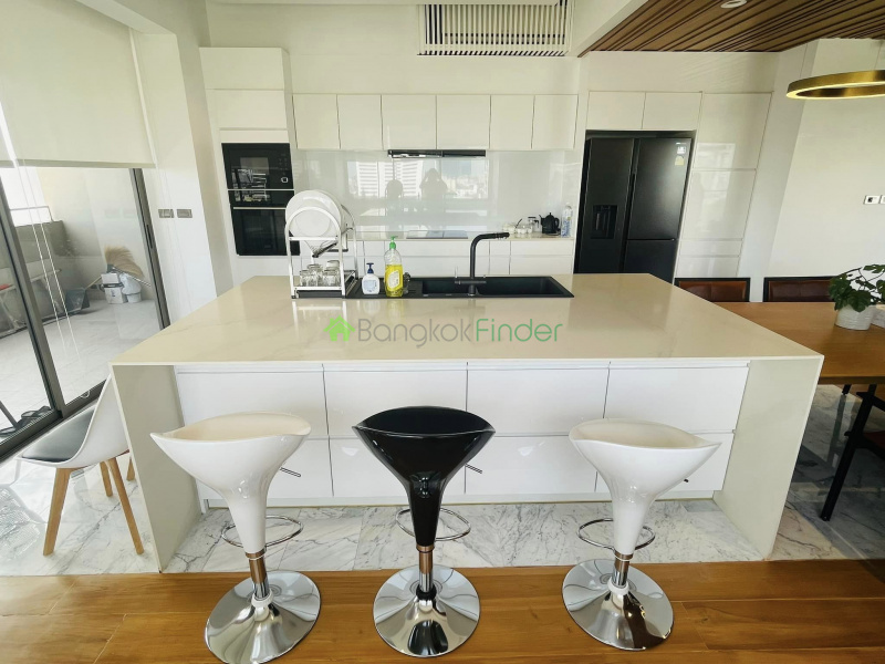 Ekamai, Bangkok, Thailand, 4 Bedrooms Bedrooms, ,5 BathroomsBathrooms,Condo,For Sale,Phatsana Garden,7712