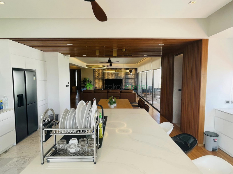 Ekamai, Bangkok, Thailand, 4 Bedrooms Bedrooms, ,5 BathroomsBathrooms,Condo,For Sale,Phatsana Garden,7712
