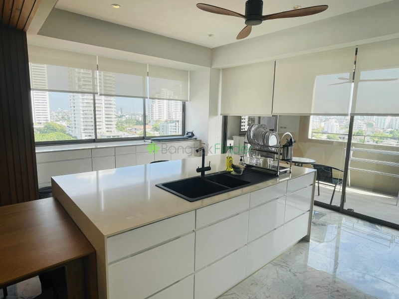 Ekamai, Bangkok, Thailand, 4 Bedrooms Bedrooms, ,5 BathroomsBathrooms,Condo,For Sale,Phatsana Garden,7712