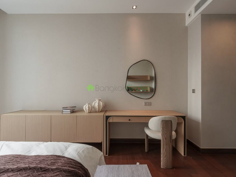 Nana, Bangkok, Thailand, 2 Bedrooms Bedrooms, 0 ,2 BathroomsBathrooms,Condo,For Rent,Q1 Sukhumvit,7738