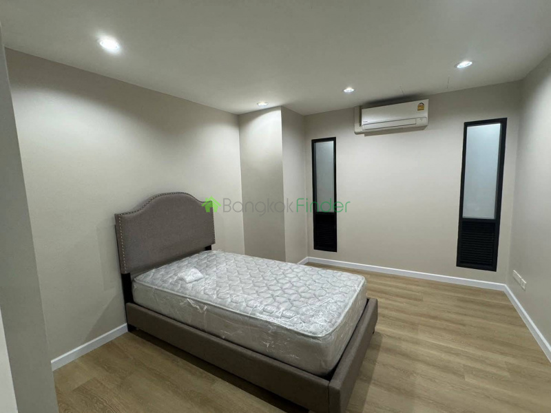 Phromphong, Bangkok, Thailand, 4 Bedrooms Bedrooms, 0 ,3 BathroomsBathrooms,Condo,For Rent,DS Tower 1,7752