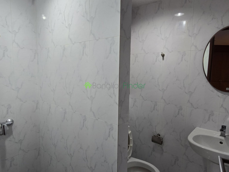 Ekkamai, Bangkok, Thailand, 2 Bedrooms Bedrooms, 0 ,2 BathroomsBathrooms,Condo,For Rent,Taiping Tower,7757