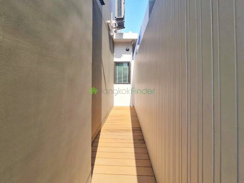 Sukhumvit-Udomsuk, Bangkok, Thailand, 3 Bedrooms Bedrooms, 0 ,4 BathroomsBathrooms,House,For Rent,7763