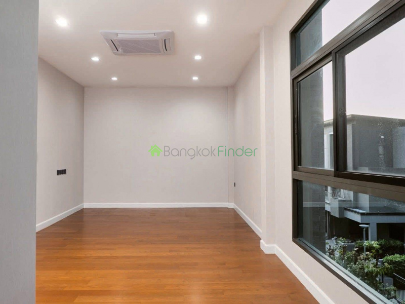 Sukhumvit-Udomsuk, Bangkok, Thailand, 3 Bedrooms Bedrooms, 0 ,4 BathroomsBathrooms,House,For Rent,7763