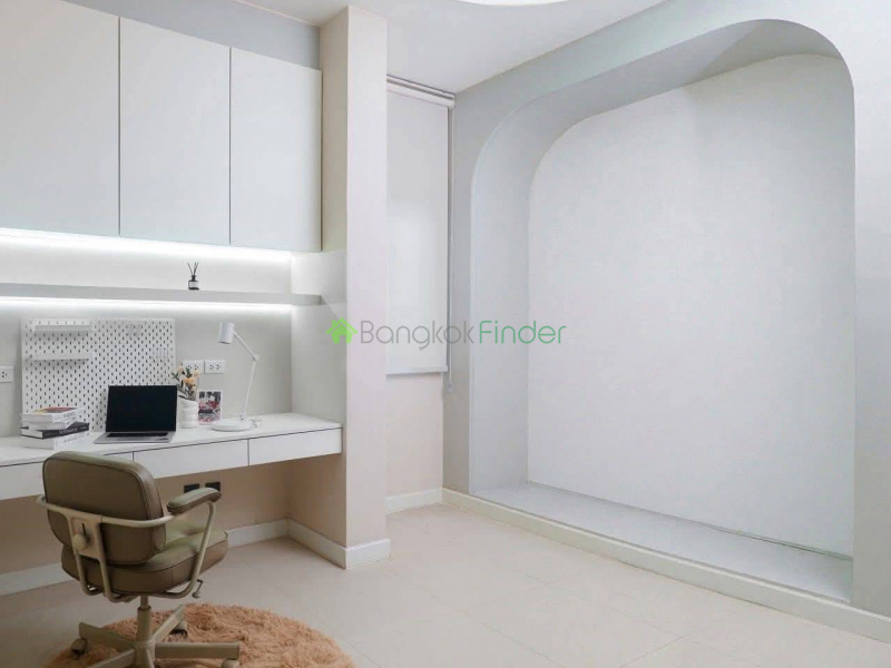 Sukhumvit-Udomsuk, Bangkok, Thailand, 3 Bedrooms Bedrooms, 0 ,4 BathroomsBathrooms,House,For Rent,7763
