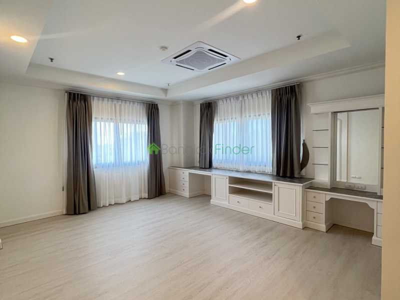 Sukhumvit 23, Bangkok, Thailand, 4 Bedrooms Bedrooms, 0 ,5 BathroomsBathrooms,Apartment,For Rent,GP Grande Tower,7773