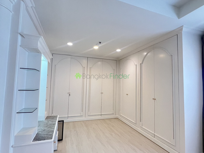 Sukhumvit 23, Bangkok, Thailand, 4 Bedrooms Bedrooms, 0 ,5 BathroomsBathrooms,Apartment,For Rent,GP Grande Tower,7773