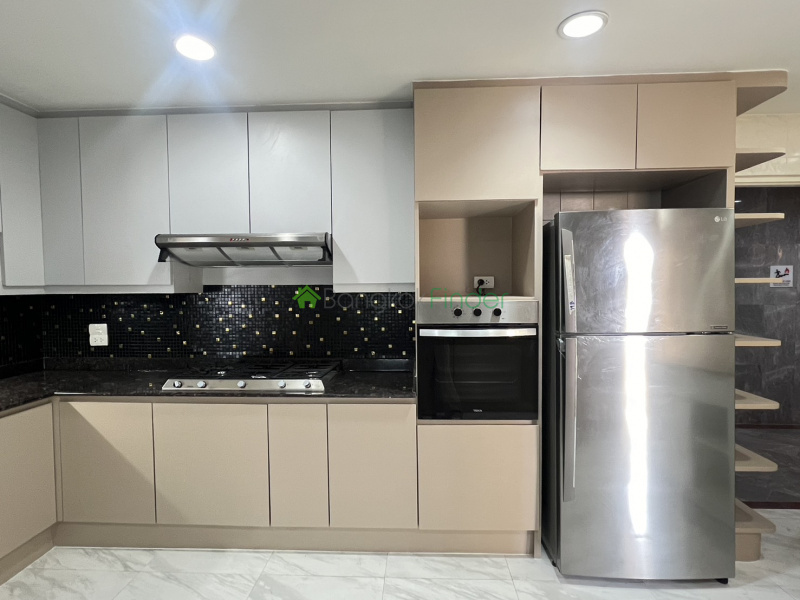 Sukhumvit 23, Bangkok, Thailand, 4 Bedrooms Bedrooms, 0 ,5 BathroomsBathrooms,Apartment,For Rent,GP Grande Tower,7773