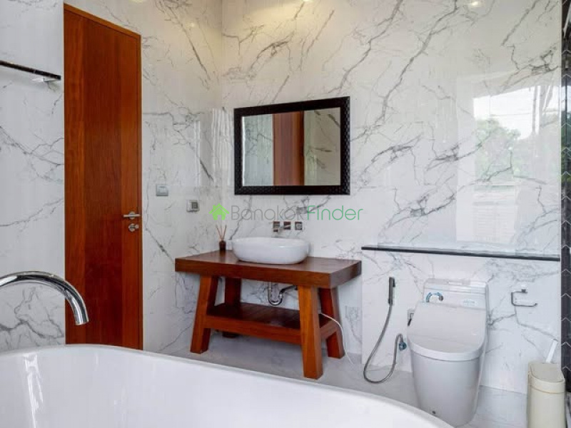 Sukhumvit 71, Bangkok, Thailand, 4 Bedrooms Bedrooms, 0 ,5 BathroomsBathrooms,House,For Sale,7783